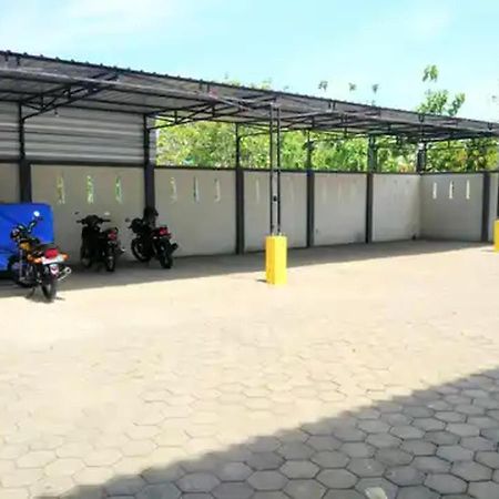 Reddoorz At Hotel Nuansa Ngawi Экстерьер фото