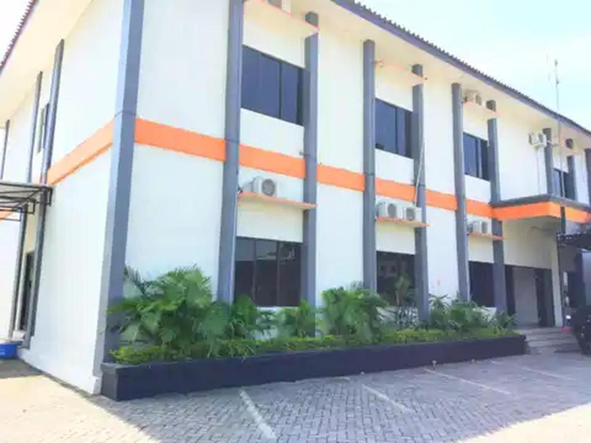 Reddoorz At Hotel Nuansa Ngawi Экстерьер фото